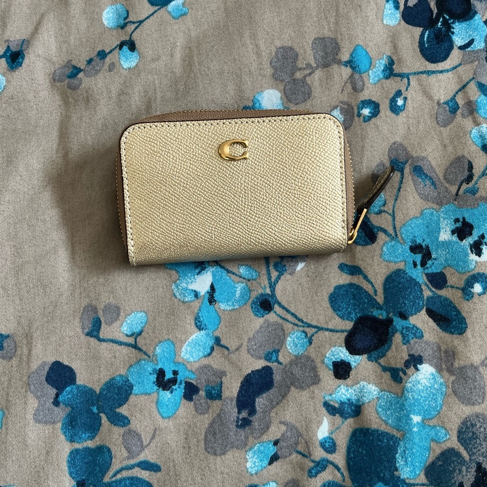 NWOT Coach small zip card case